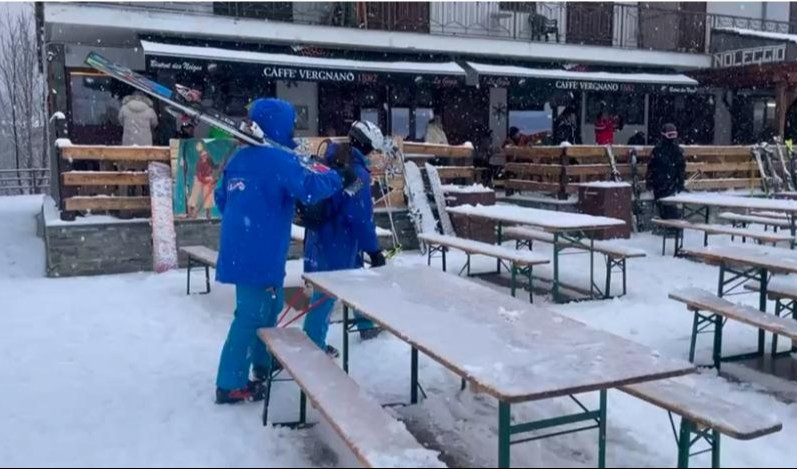 Limone, la Befana con la calza piena di neve 'beffa' liguri e monegaschi