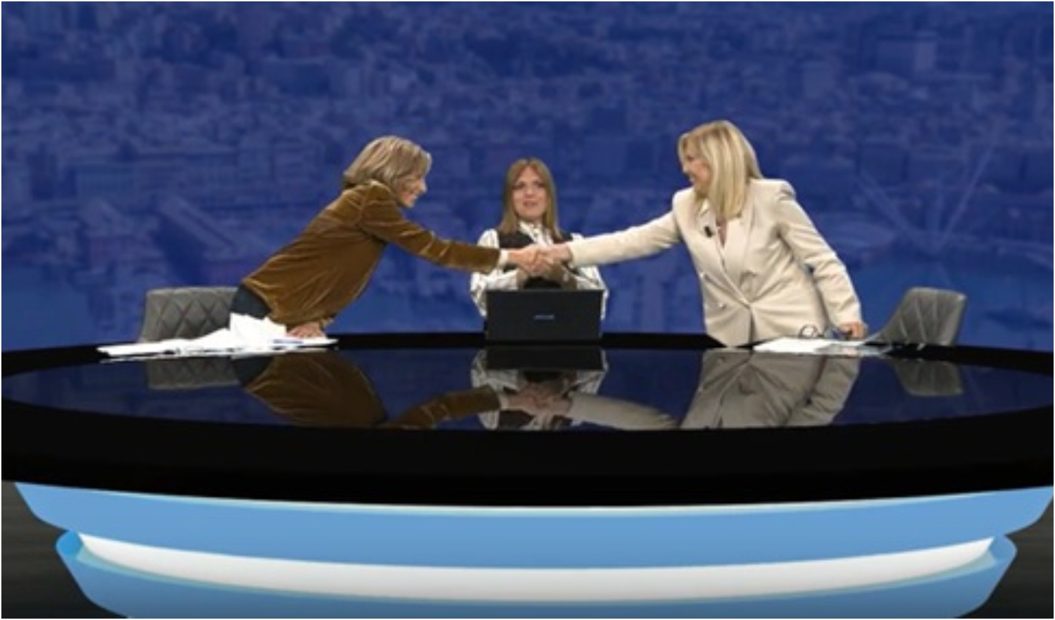 Comunali, confronto e stretta di mano tra Notarnicola e Sicignano