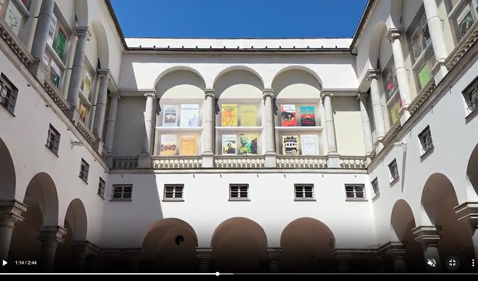 La loggia di Palazzo Ducale diventa una libreria a cielo aperto