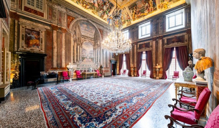 Il salone di un palazzo nobiliare di Genova