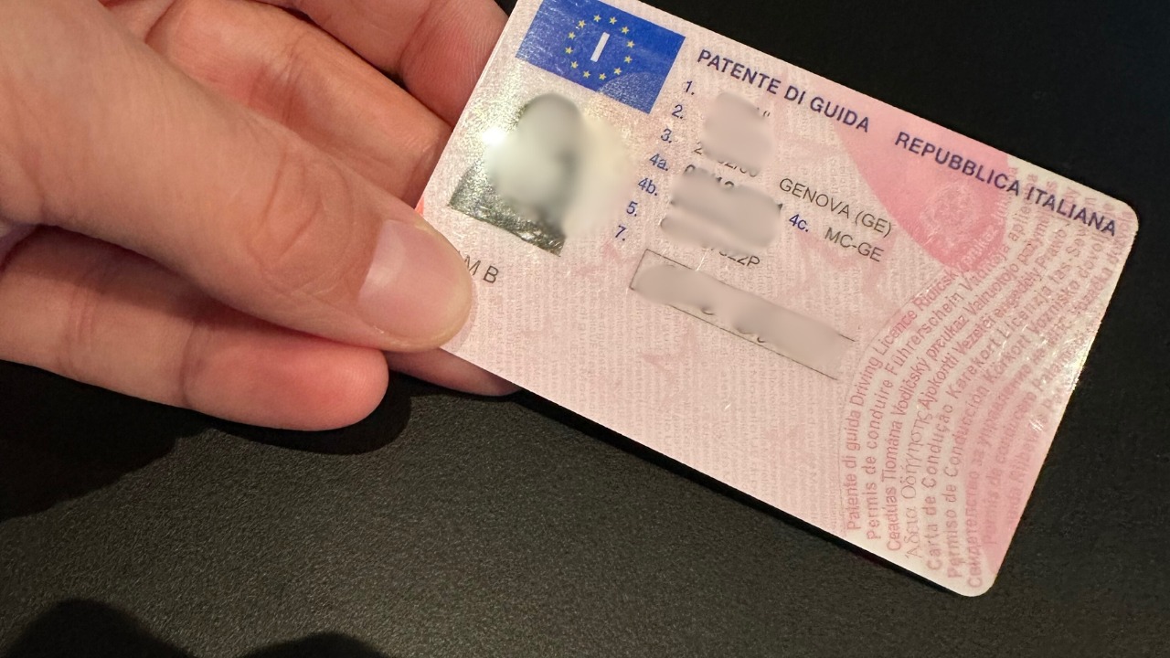 In moto senza patente, si finge il gemello per evitare la multa