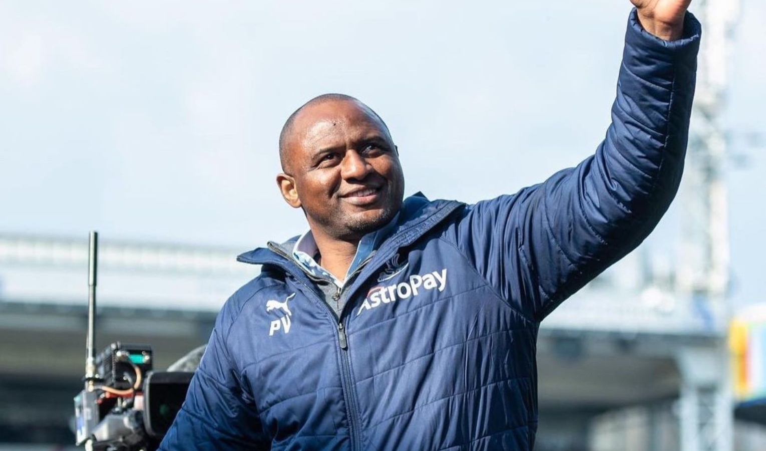 Patrick Vieira sorride in campo