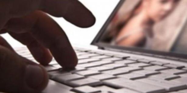 Due uomini arrestati per pedopornografia, scatta la perquisizione in una casa di Genova