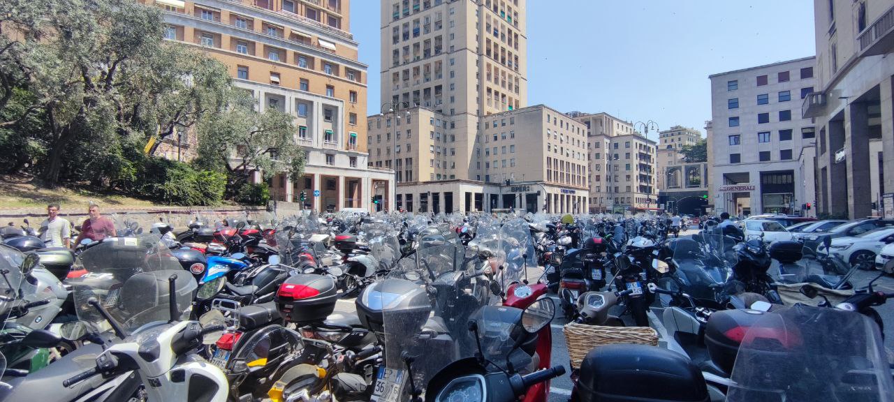 Genova, lavori in piazza Dante: 90 posteggi in meno per le moto