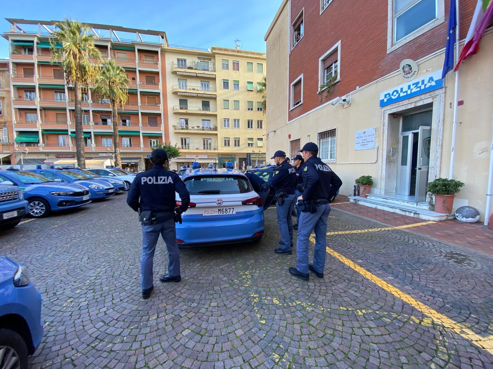 Tenta di rapinare il supermercato vicino alla Questura: subito arrestato dai poliziotti