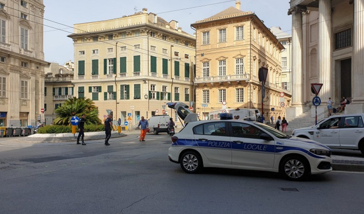 Genova, autobus perde olio: rallentamenti al traffico 