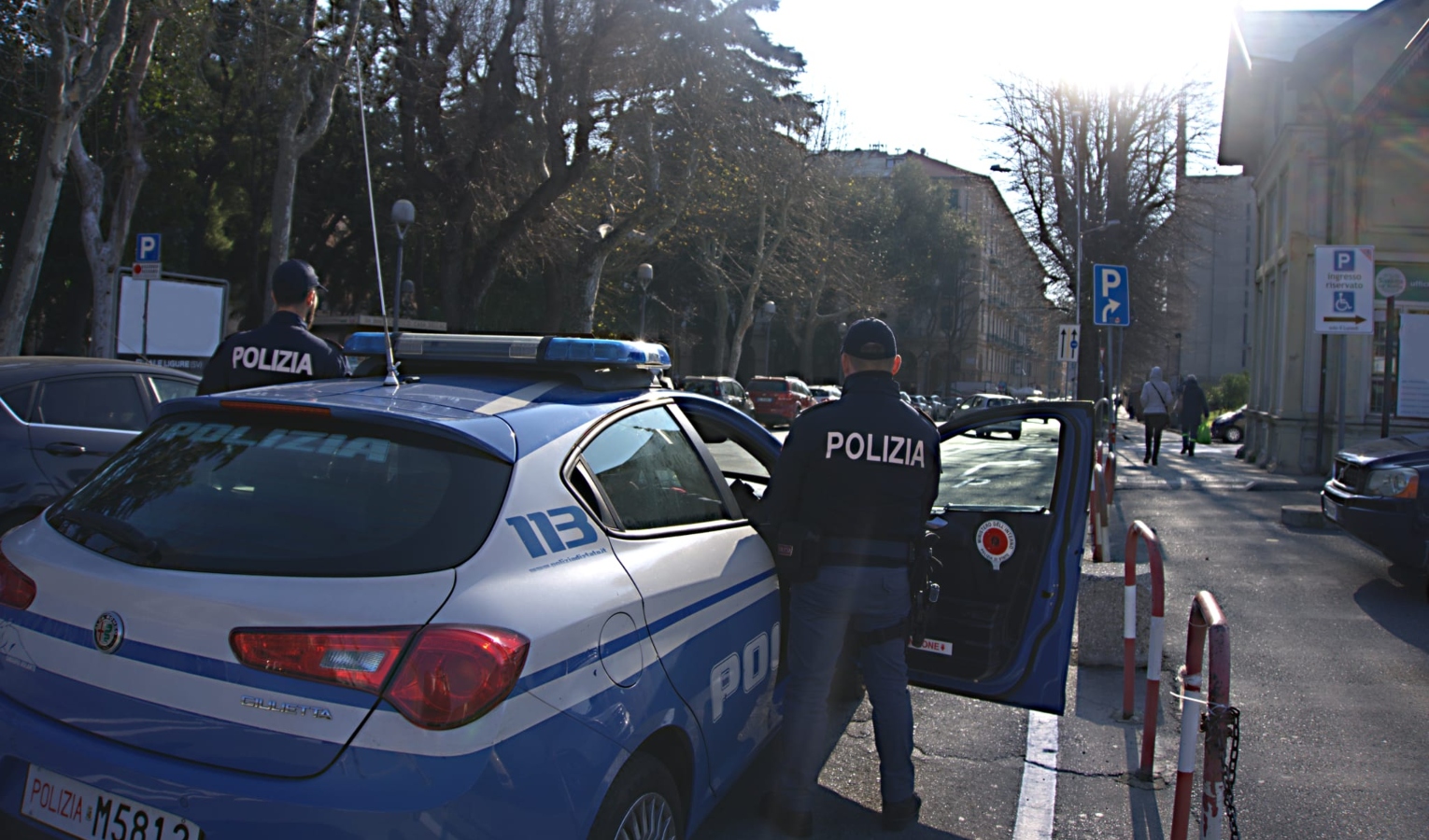 Savona, strappano catenina d'oro a giovane in strada: arrestati