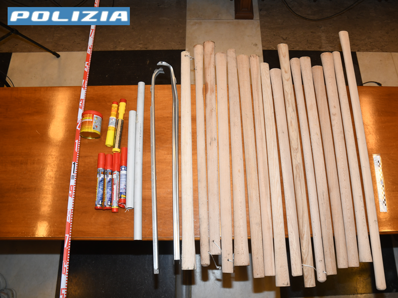 Ultras genoani tentano il blitz contro gli autobus dei tifosi del Milan, fermati dalla polizia