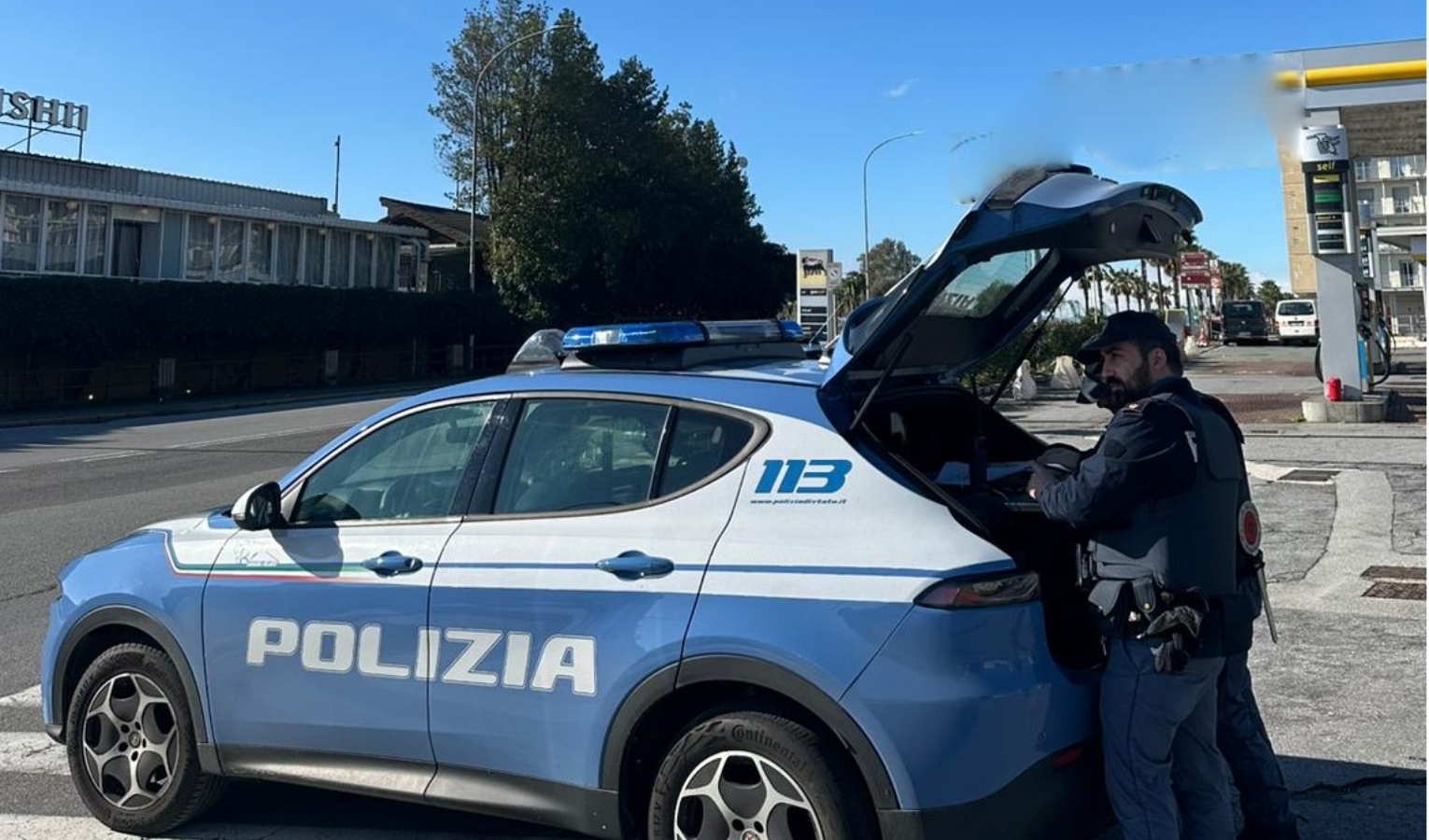 Scappa in sella di una moto: non aveva la patente e il mezzo era rubato