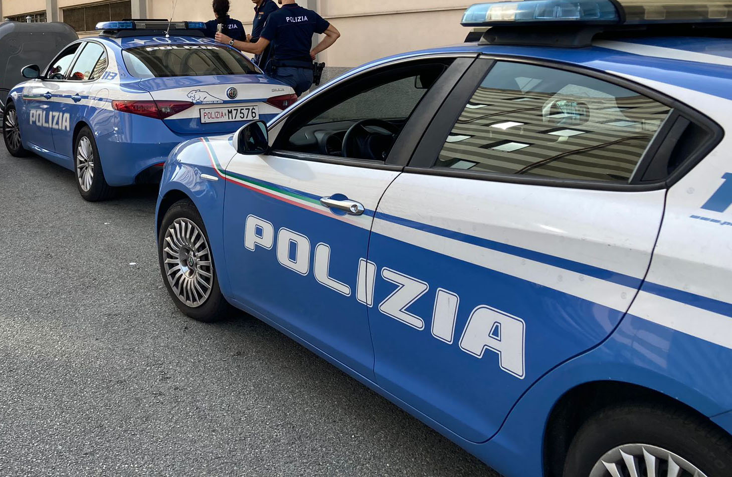 Due volanti della polizia