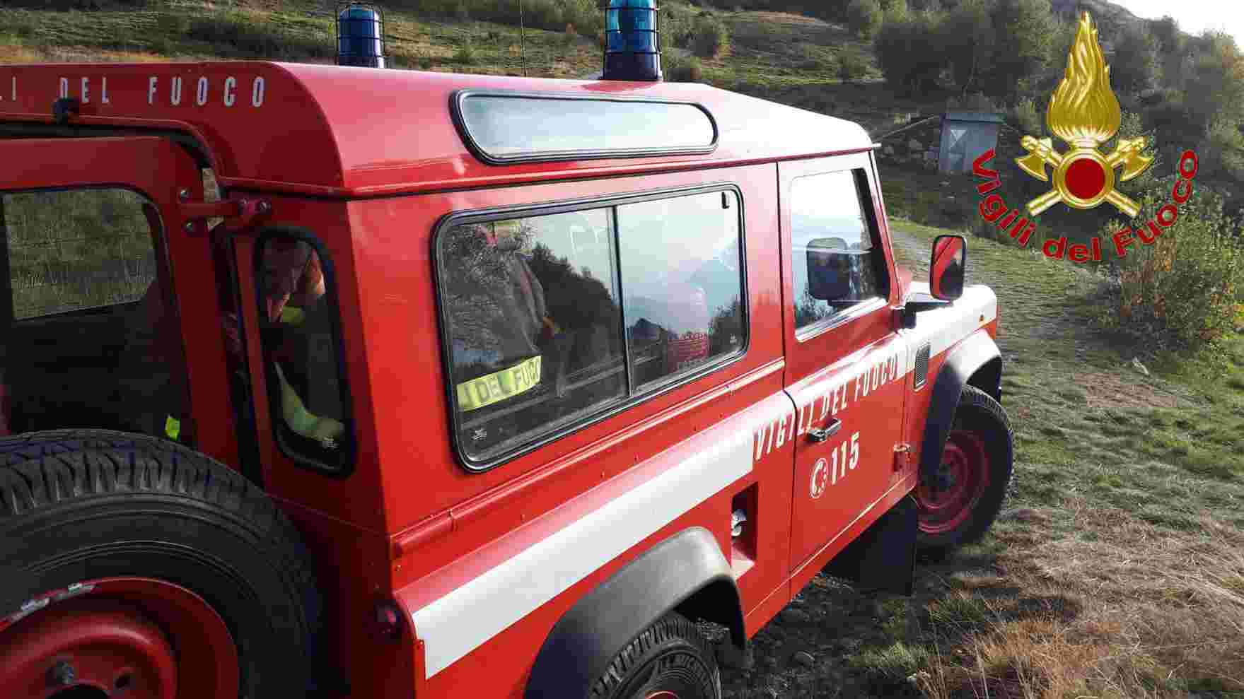 Sanremo, auto con due persone finisce nel burrone