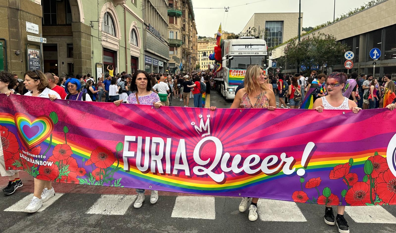 Liguria Pride: in oltre 20 mila nel corteo in festa nel centro di Genova