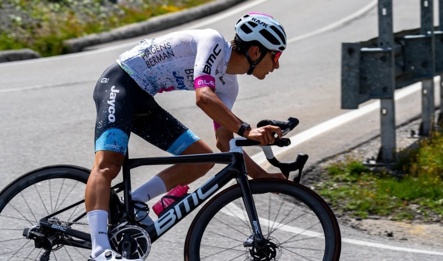 Ciclista imperiese cade durante il Giro della Valle d'Aosta: è grave