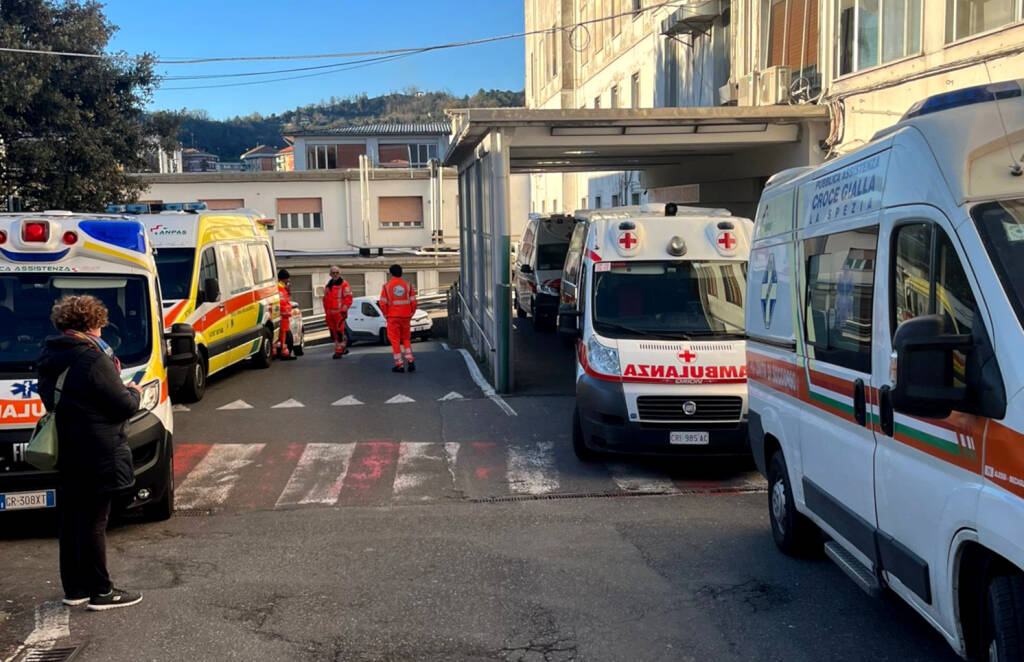 Influenza e non solo: lunghe code negli ospedali di Spezia e Sarzana