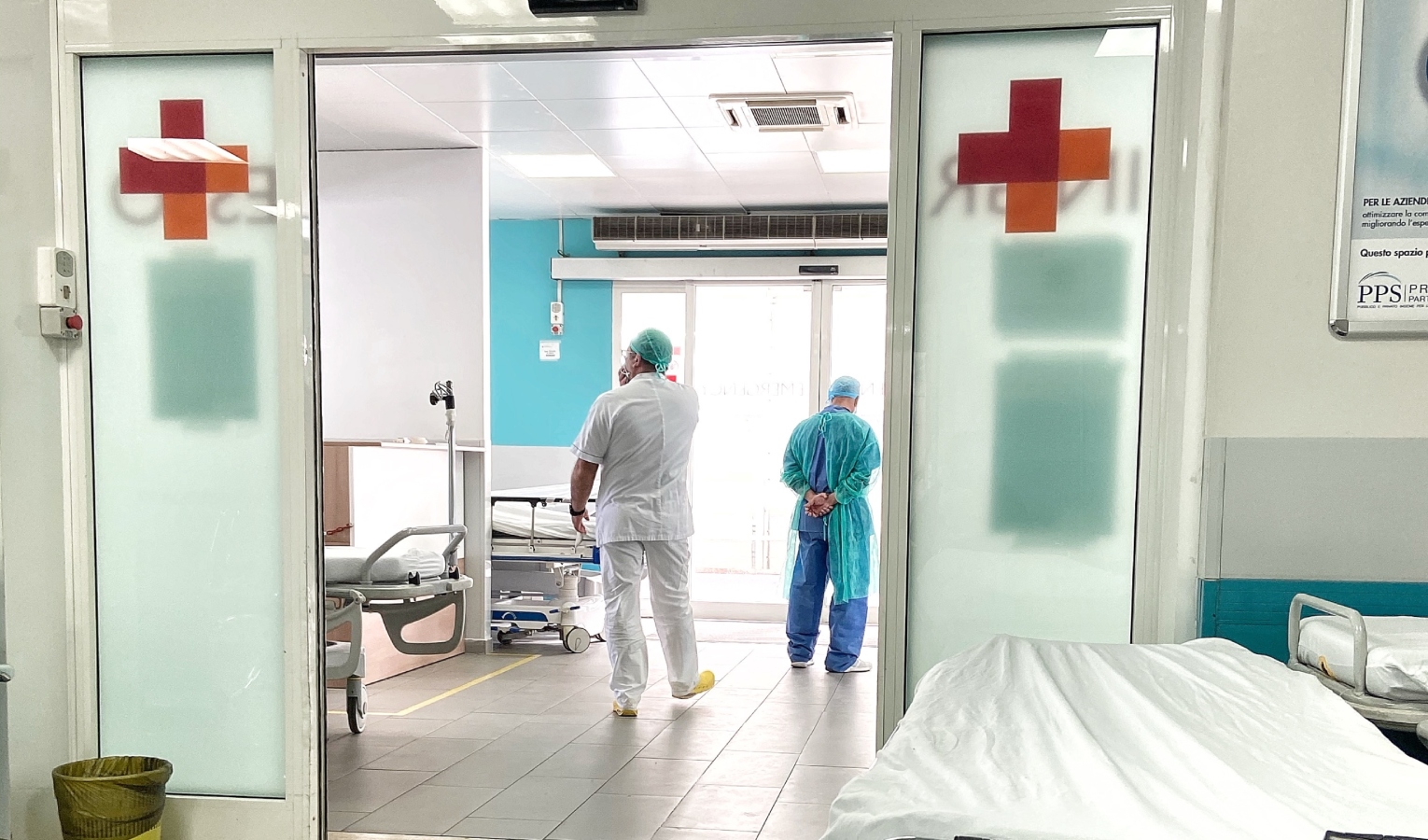 Infermiere e medico in pronto soccorso