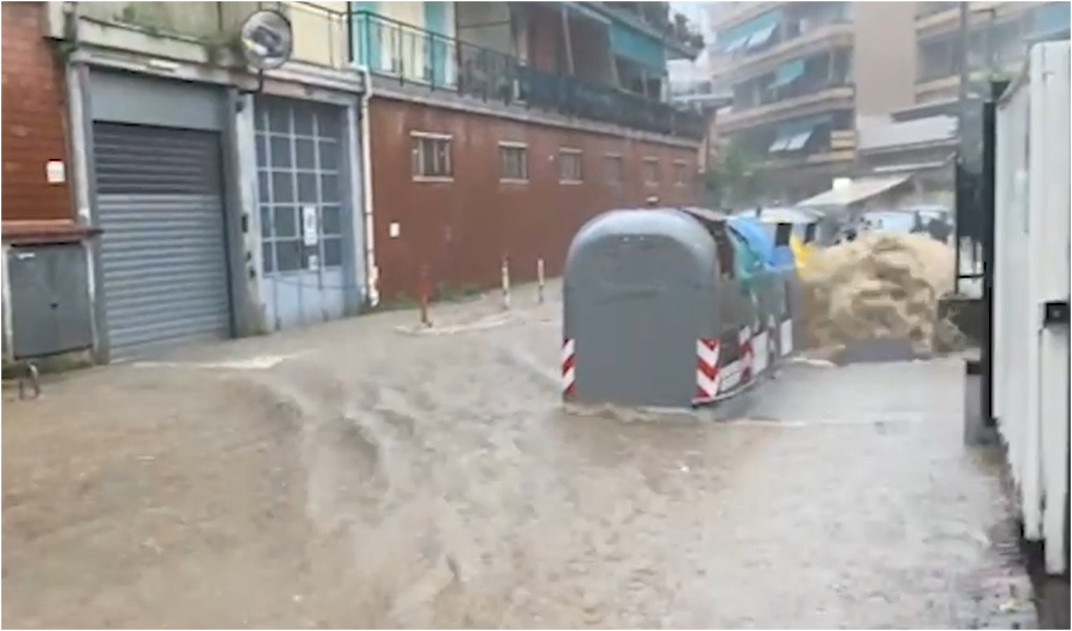 Maltempo, a Rapallo esondato il torrente - Il video