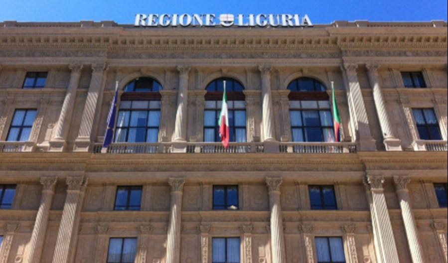 La facciata del palazzo della Regione