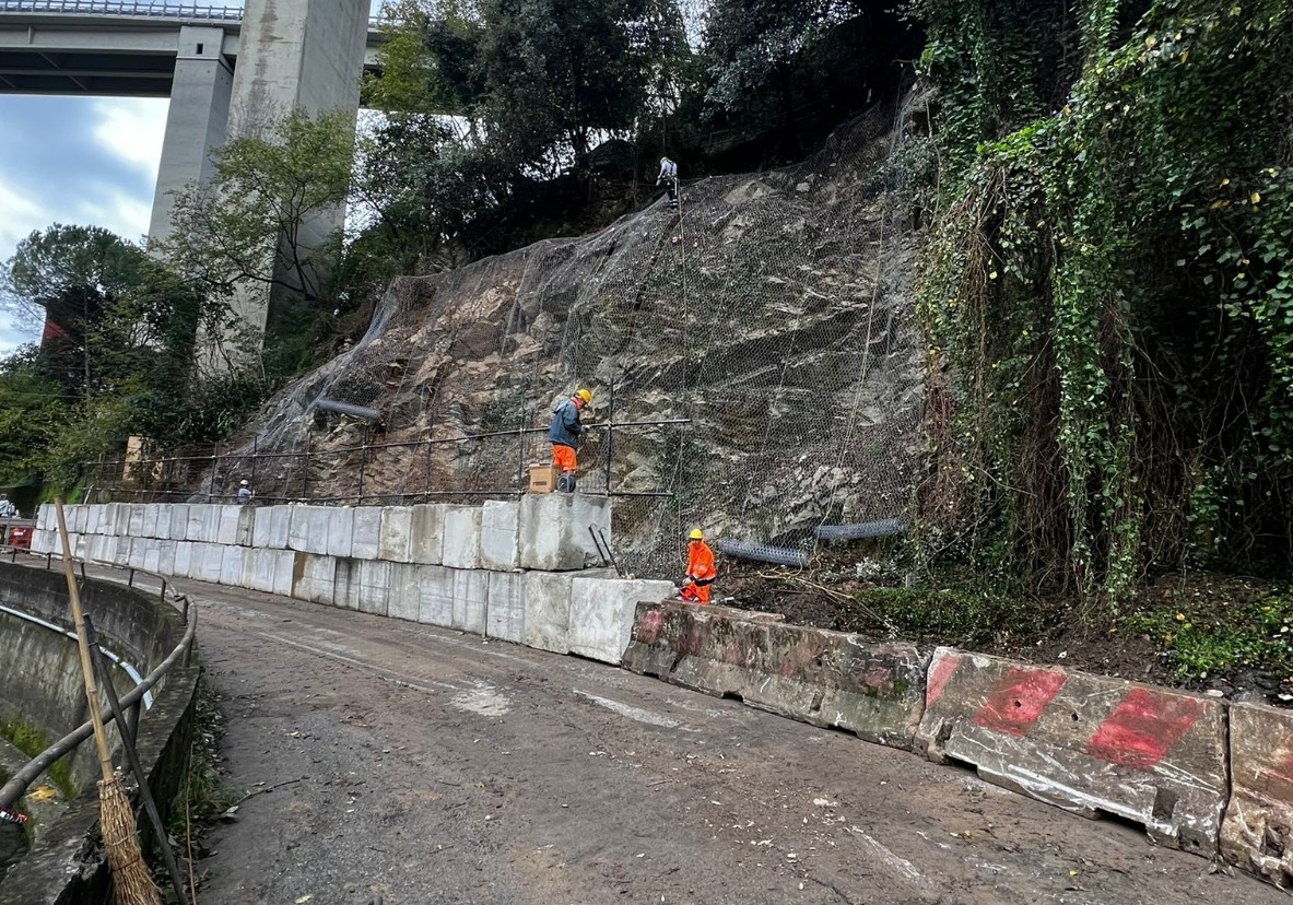 Rapallo, via Betti riapre dopo la frana: transitabile a senso unico alternato