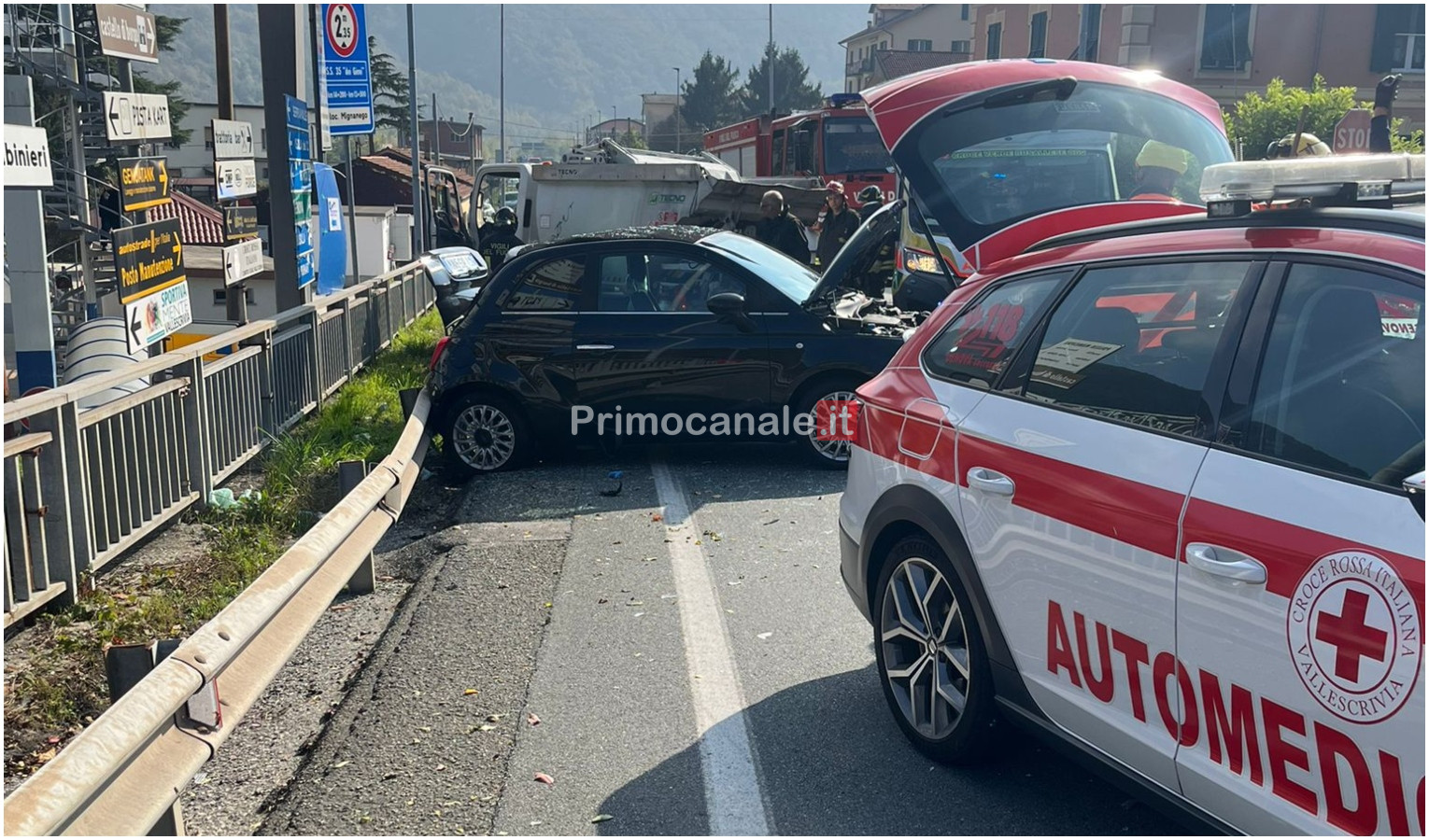Frontale auto-camion all'uscita del casello di Ronco Scrivia, un ferito grave