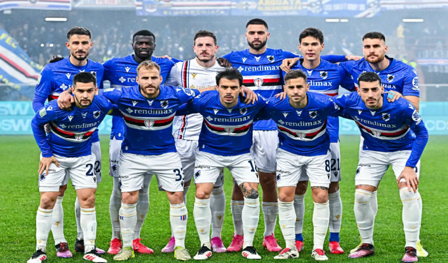 I calciatori della Sampdoria posano in una fotografia di squadra