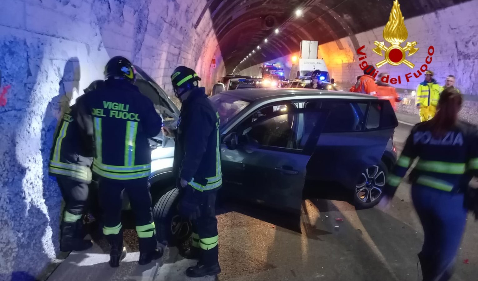 Auto contro un muro