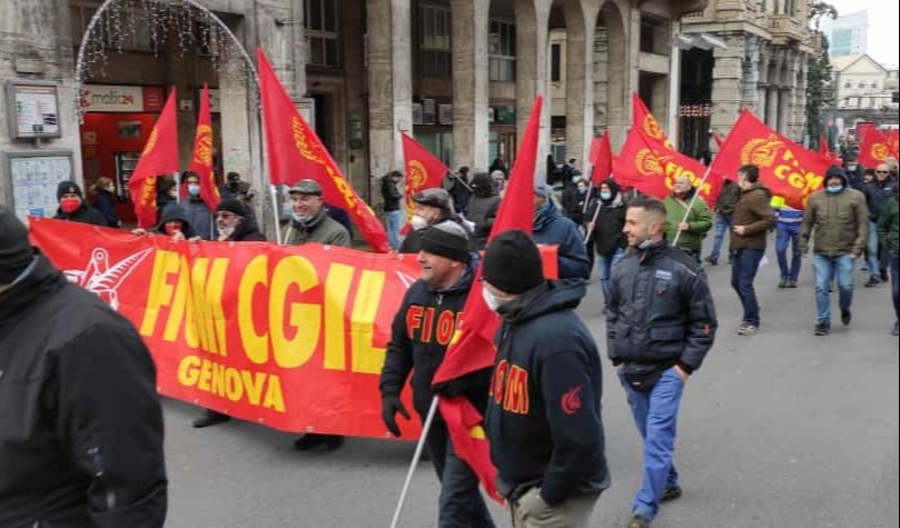 Genova, sciopero e presidio in piazza: metalmeccanici genovesi contro la guerra in Ucraina