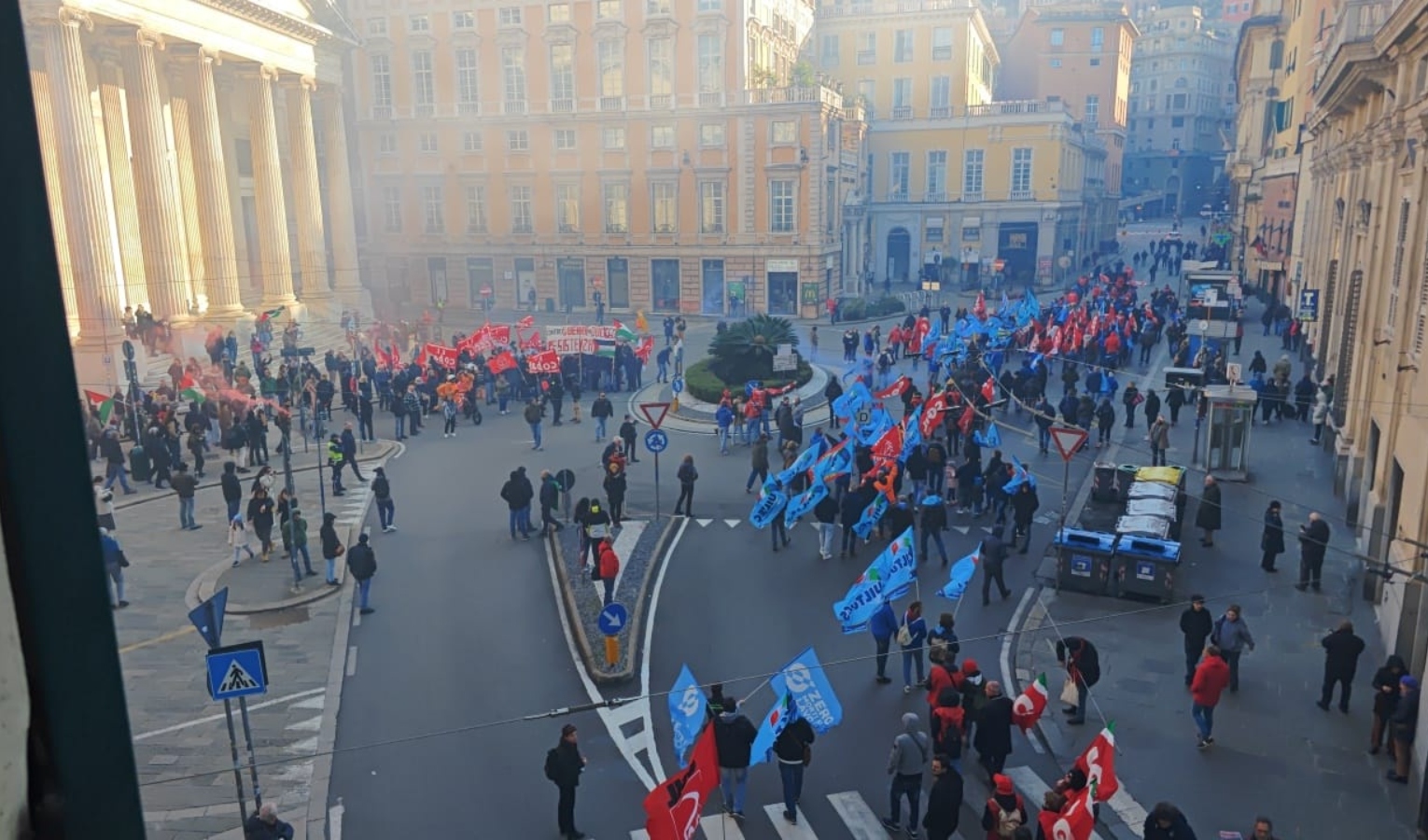 Sciopero generale, in migliaia in corteo a Genova 