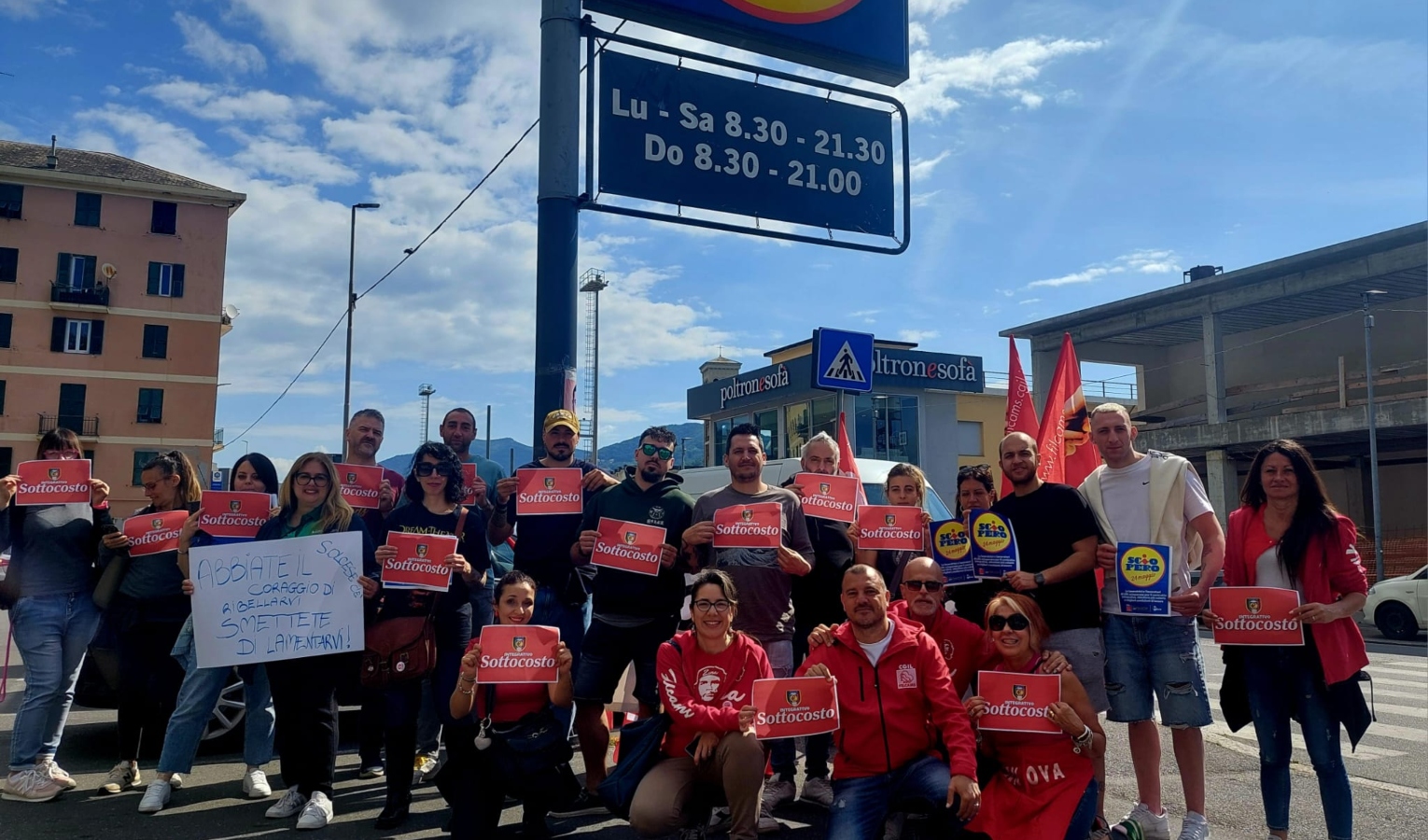 Sciopero nazionale Lidl Italia, presidio dei lavoratori a Cornigliano