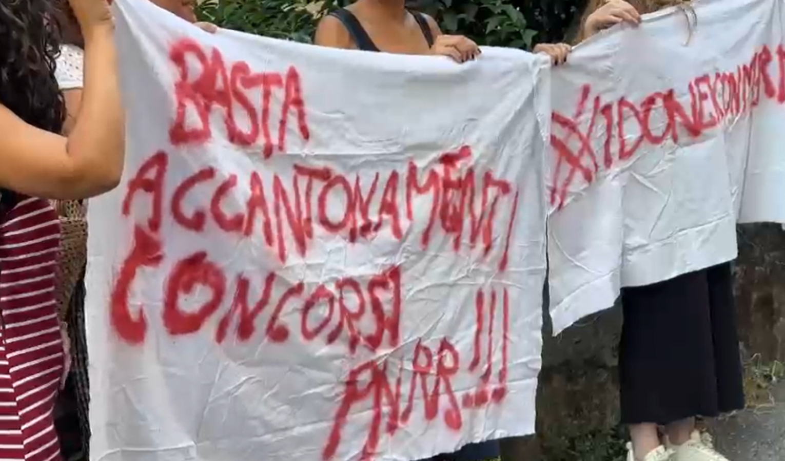 Genova, docenti precari in piazza: 