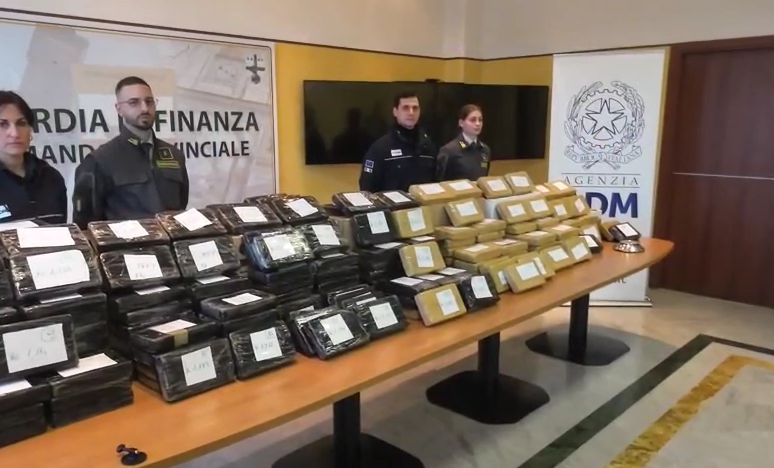 Droga nel carico di tonno dall'Ecuador, 240 kg sequestrati al porto di Genova