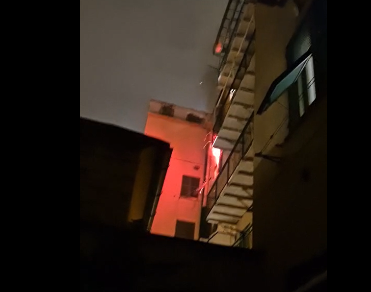 Fiamme in un appartamento in via Bobbio, due intossicati