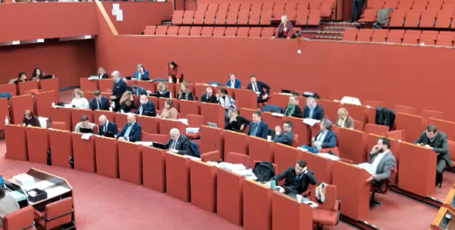 Genova, ok del Comune alla tassa sui crocieristi: aumenta l'Irpef e retromarcia sull'Imu