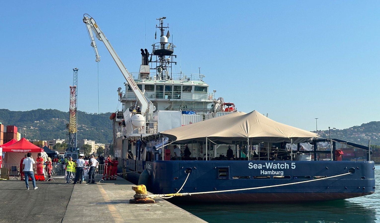 La Sea Watch 5 è arrivata alla Spezia con a bordo 156 migranti