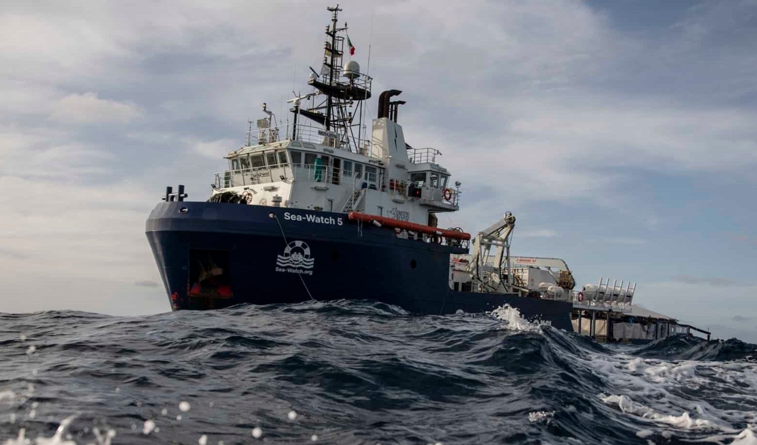 La Sea Watch 5 verso La Spezia con a bordo 50 migranti
