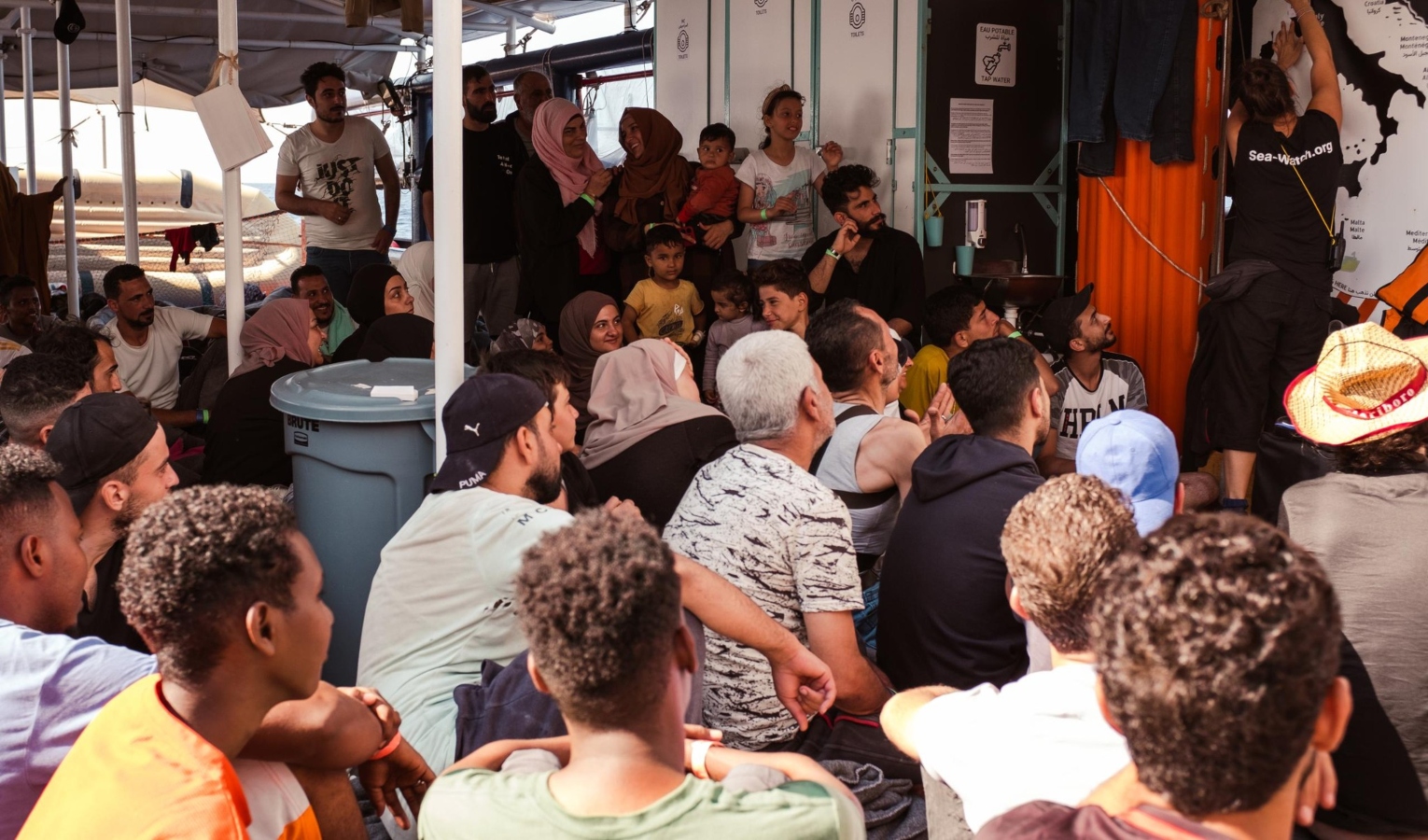Sea Watch 5 con 156 migranti in viaggio verso La Spezia