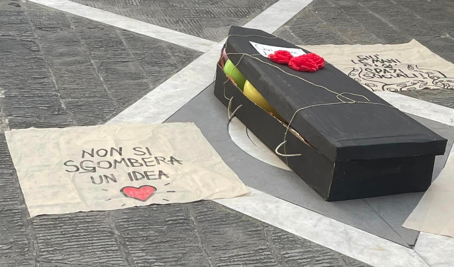 Genova, corteo funebre per il Buridda: 