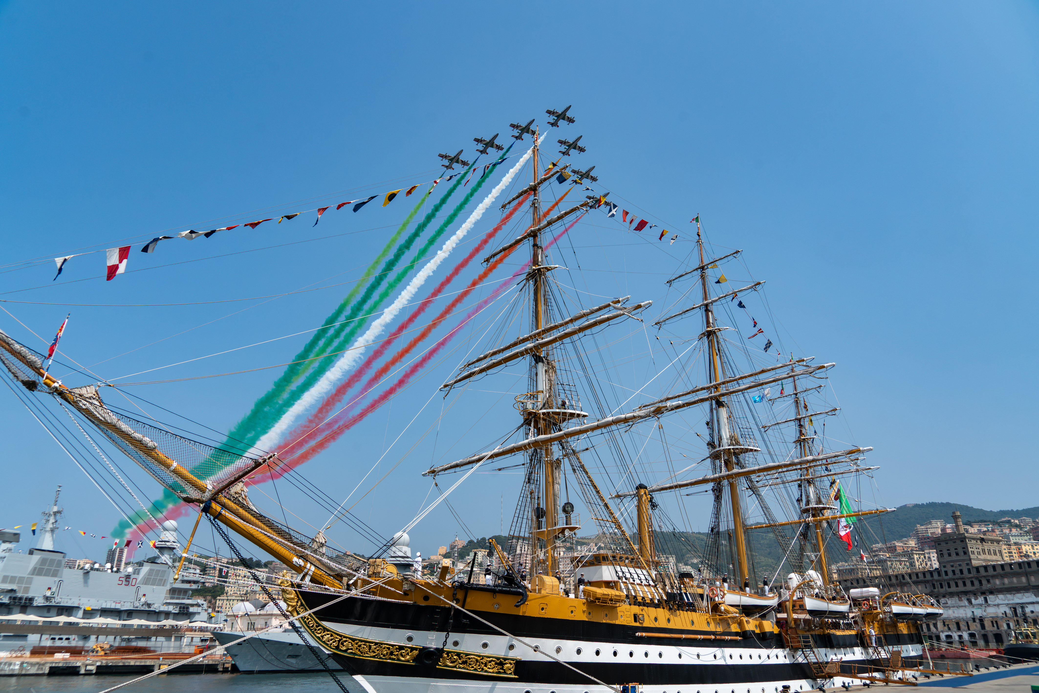 A Genova la festa della Marina con il Vespucci, Mattarella e le Frecce Tricolori