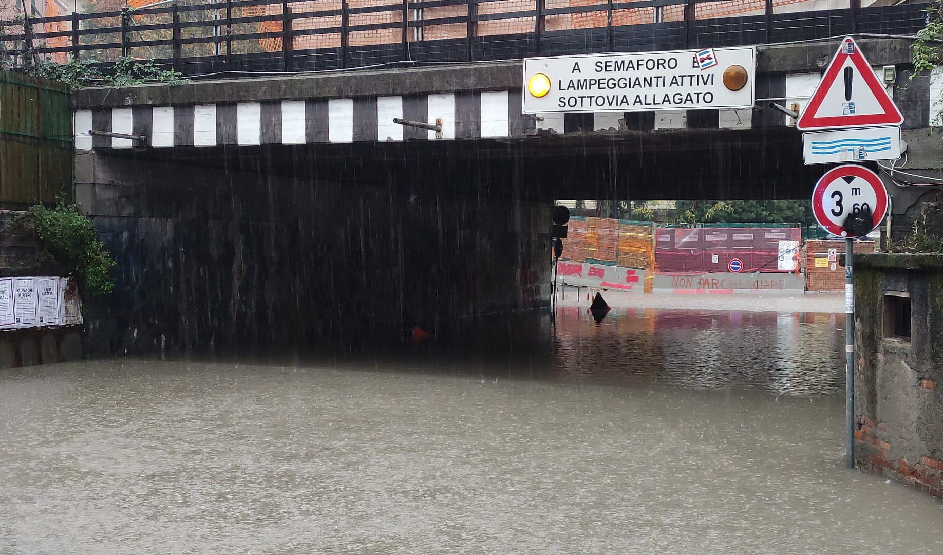 Maltempo, allerta gialla. A Genova esondato il rio Fegino, vento forte su Pegli e Pra'