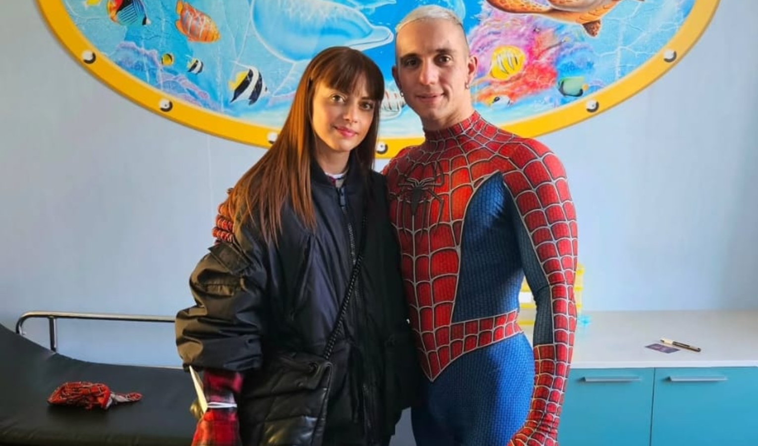 Annalisa e Spiderman in visita ai piccoli pazienti del San Paolo di Savona