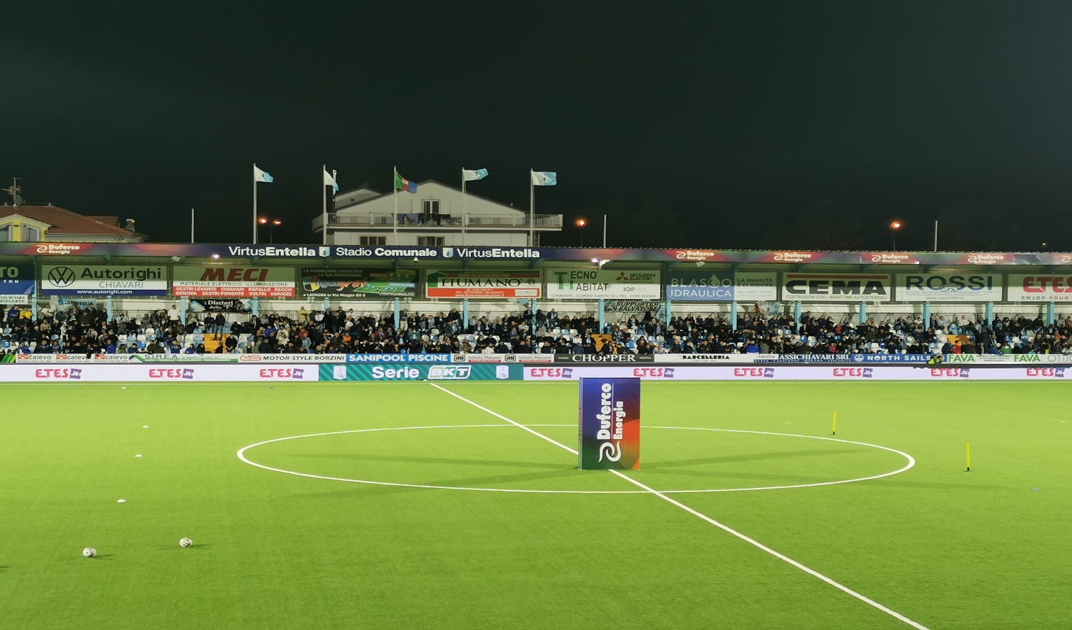 Entella, festa storica. Sampdoria, figuraccia e contestazione