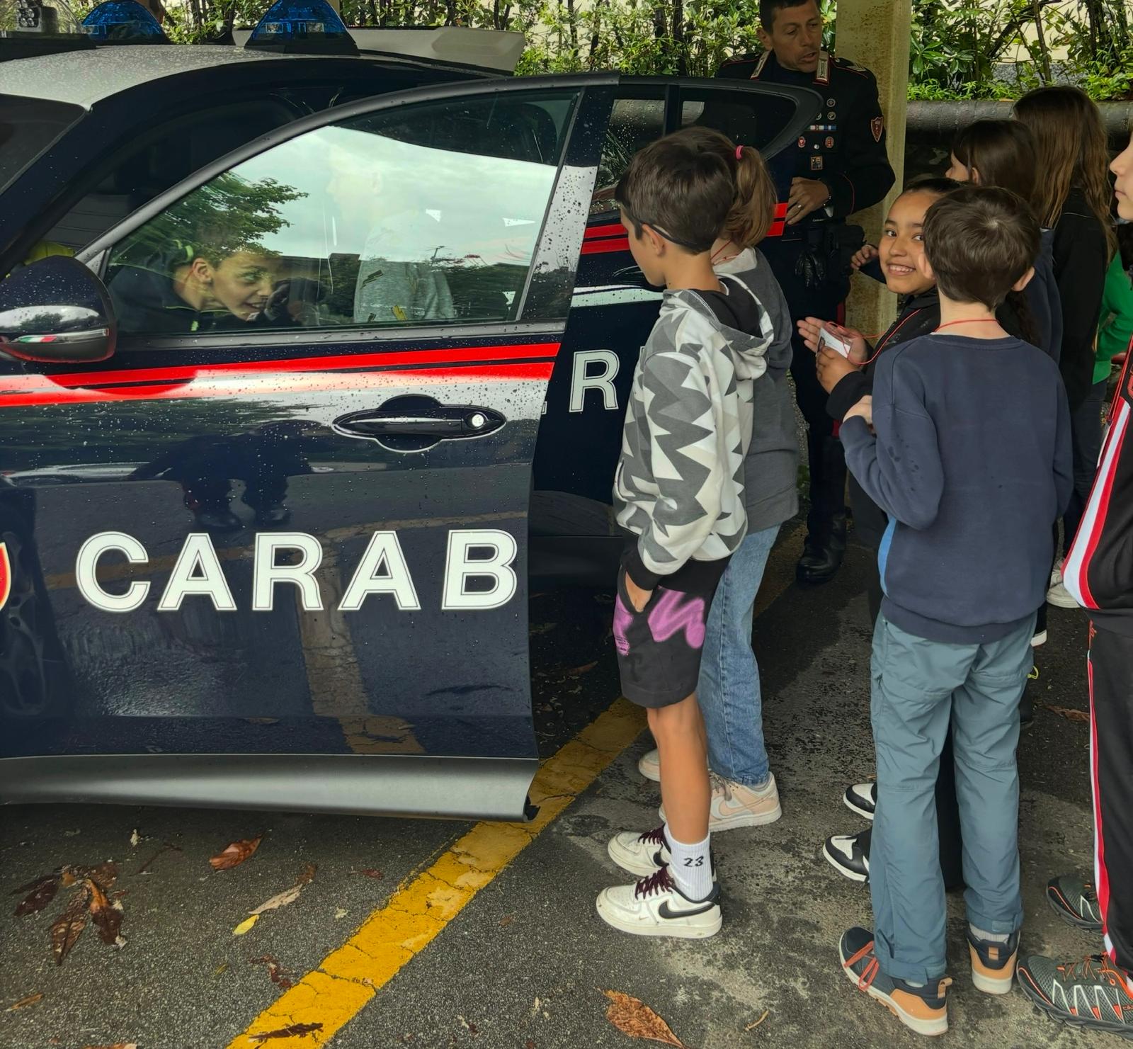 Studenti alla scoperta della legalità: la scuola Brignole Sale visita il comando provinciale dei carabinieri