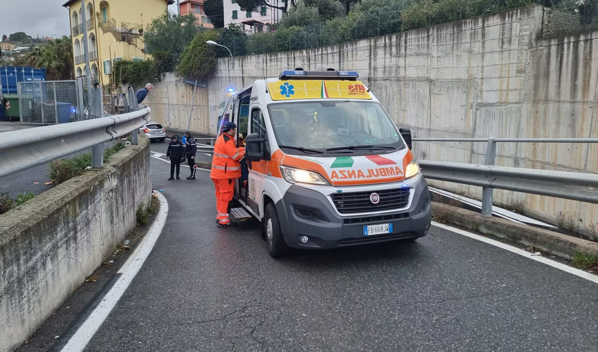 Shopping e biglietti del treno acquistati con soldi falsi, la Polfer stana  un 22enne