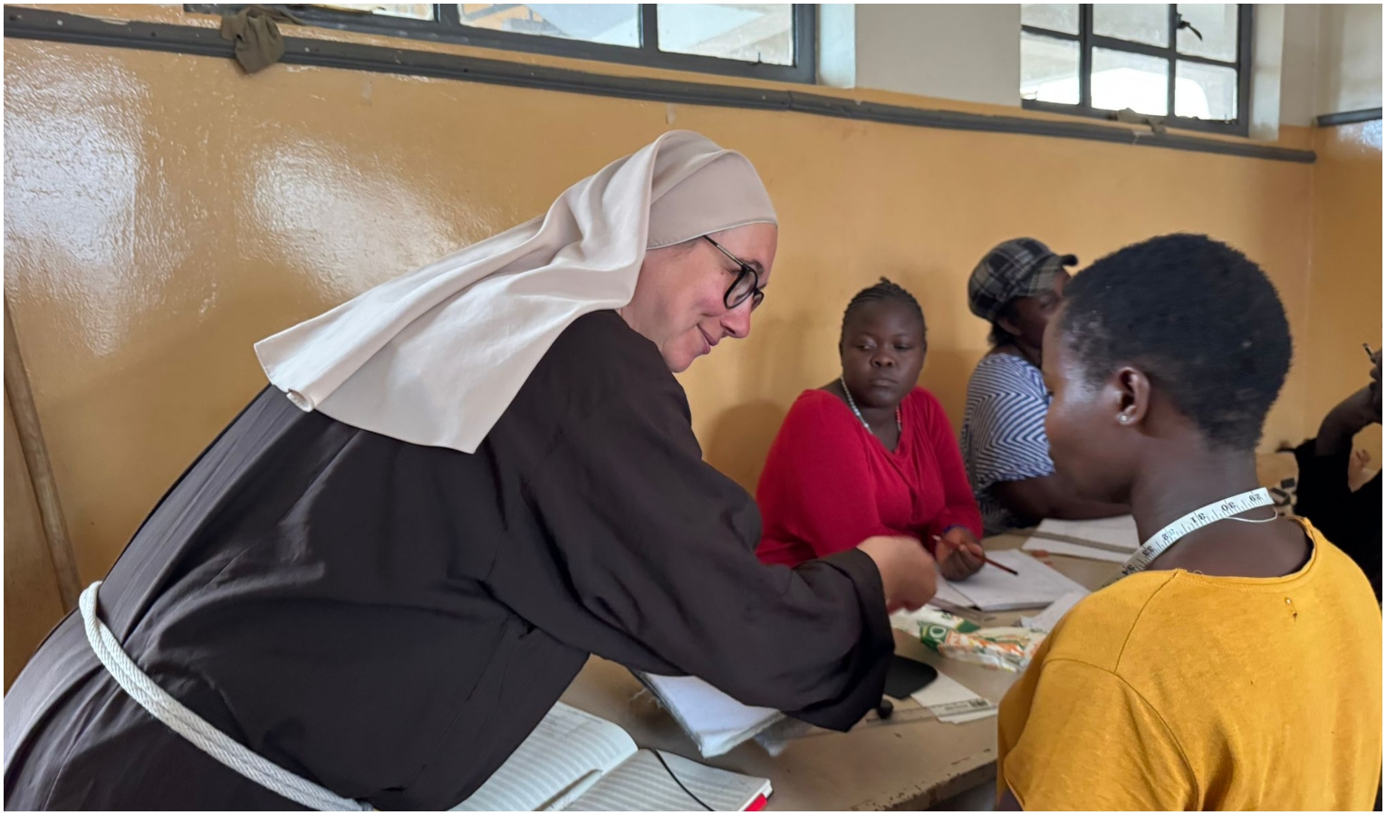 Suor Cecilia e la sartoria nel cuore di Nairobi per donne in cerca di riscatto