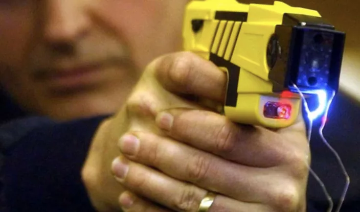 I taser ai vigili urbani: La sperimentazione al via entro l'estate. Spesa  di 30mila euro