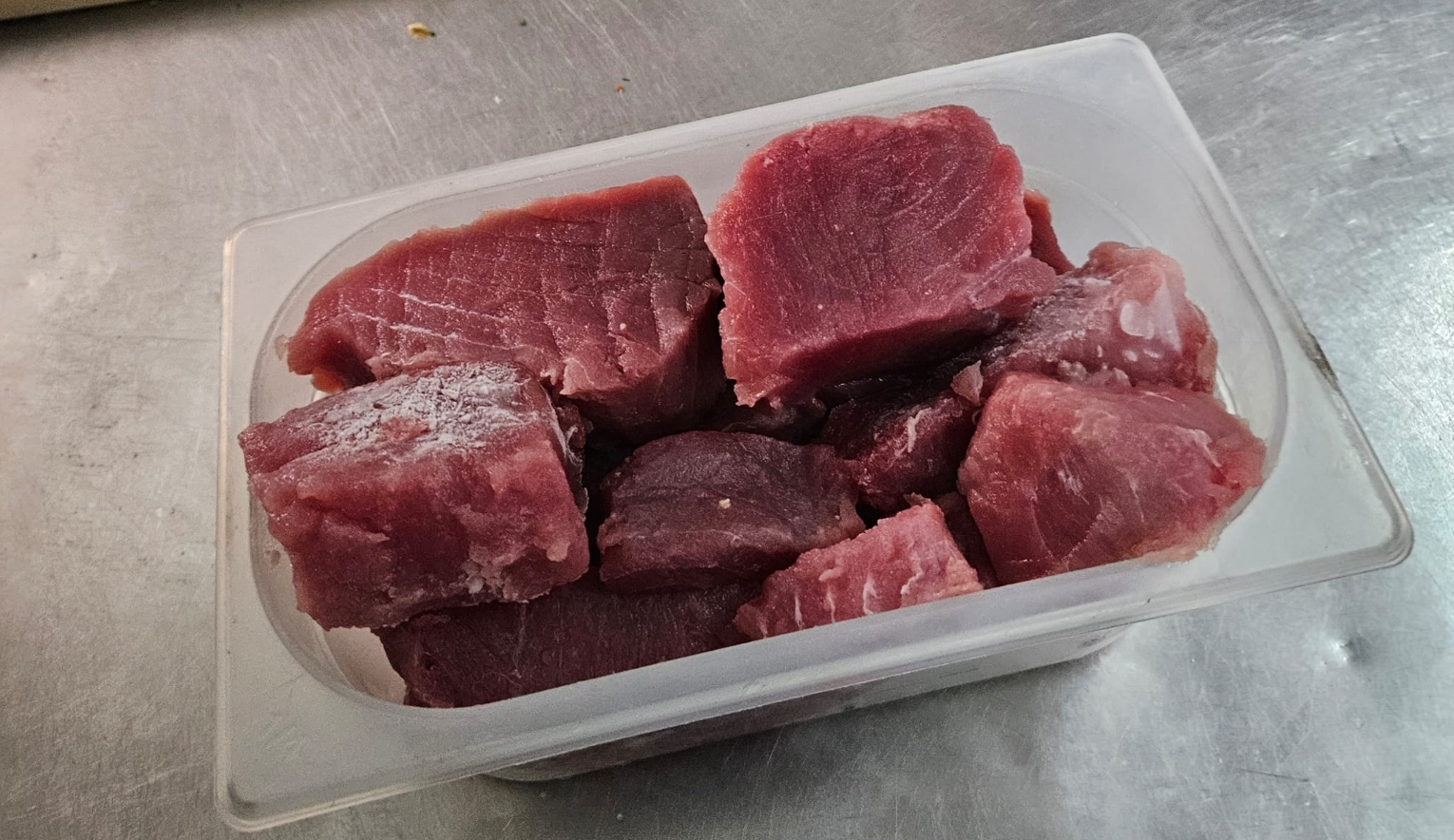 Mangiano il tonno al ristorante ma si sentono male: ipotesi sindrome sgombroide