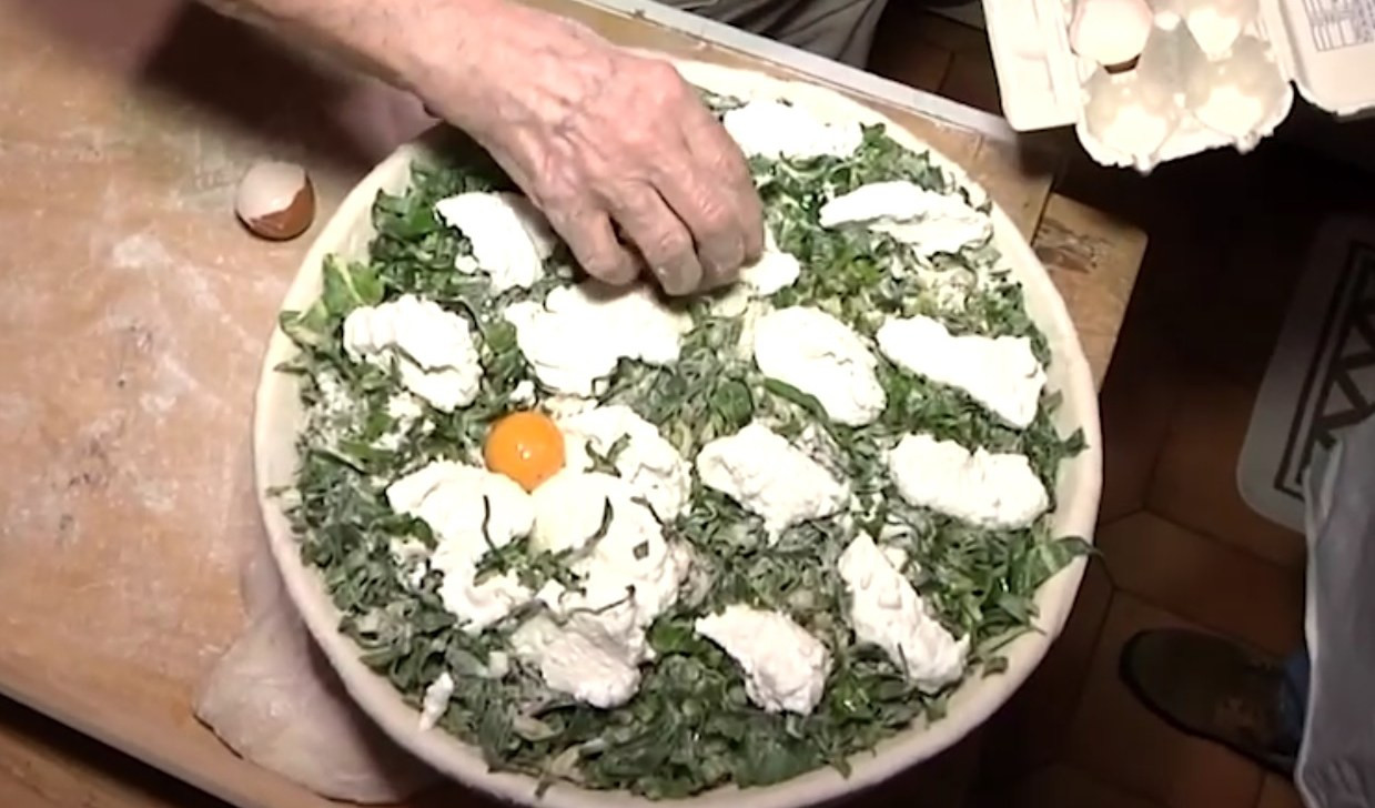 Pasqua, torna in tavola la tradizione ligure: la ricetta della torta pasqualina
