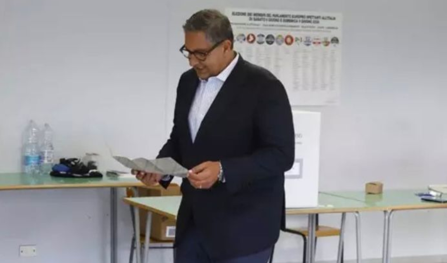 Elezioni, Toti ha votato nel seggio di Ameglia