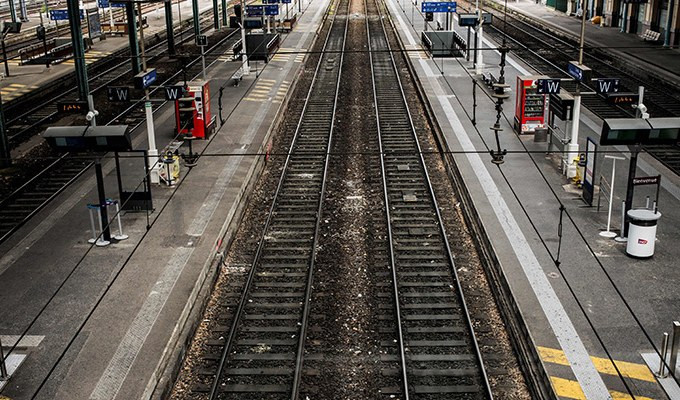 Due binari in una stazione