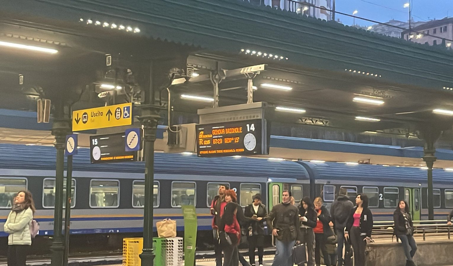 Mattina di treni in ritardo in Liguria per 'condizioni meteo critiche' 