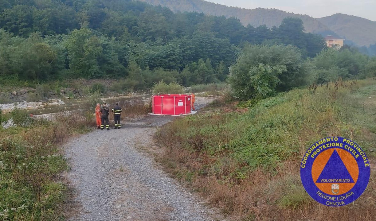 Incendio Montoggio, ancora fiamme sul monte Liprando: montata vasca d'acqua per spegnimento